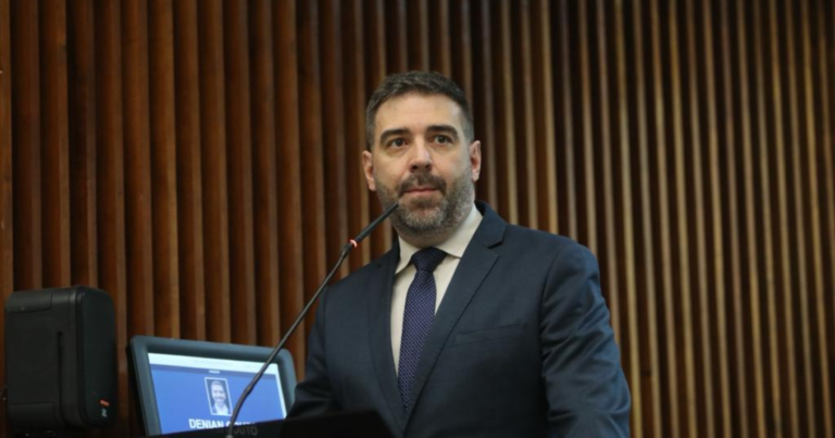 Leia mais sobre o artigo Denian Couto alerta sobre fake news a respeito de escolas cívico-militares