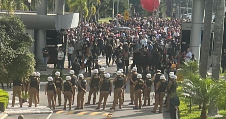 Leia mais sobre o artigo Denian Couto condena autoritarismo e violência em invasão da Assembleia Legislativa