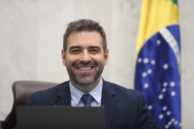 Leia mais sobre o artigo Denian Couto comemora resultados do Podemos nas eleições pelo Paraná