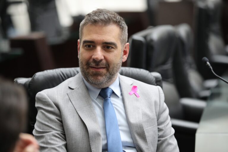 Leia mais sobre o artigo Deputado Denian Couto comemora decisão da Justiça que garante avanços na Educação