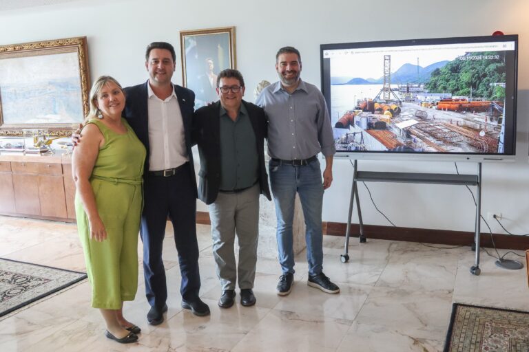 Leia mais sobre o artigo Prefeito eleito de Guaratuba visita Governador Ratinho Junior acompanhado do deputado Denian Couto