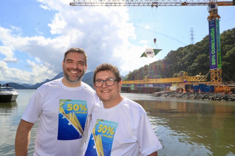 Leia mais sobre o artigo Denian Couto acompanha marco de 50% das obras na ponte de Guaratuba