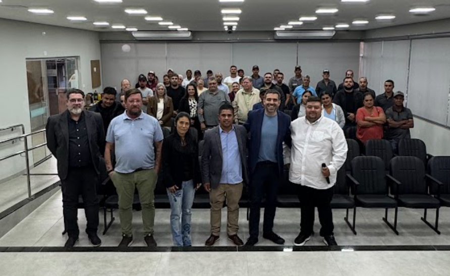 denian-couto-visita-barbosa-ferraz-e-dialoga-com-liderancas