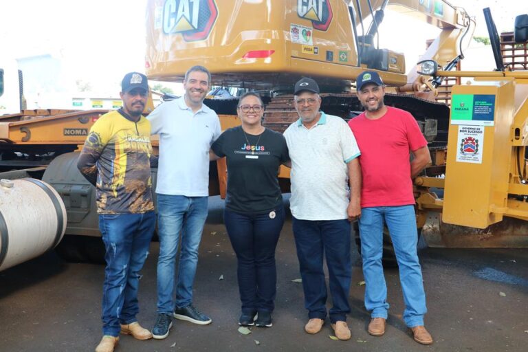 Leia mais sobre o artigo Deputado Denian Couto anuncia investimentos e entrega equipamentos em Bom Sucesso