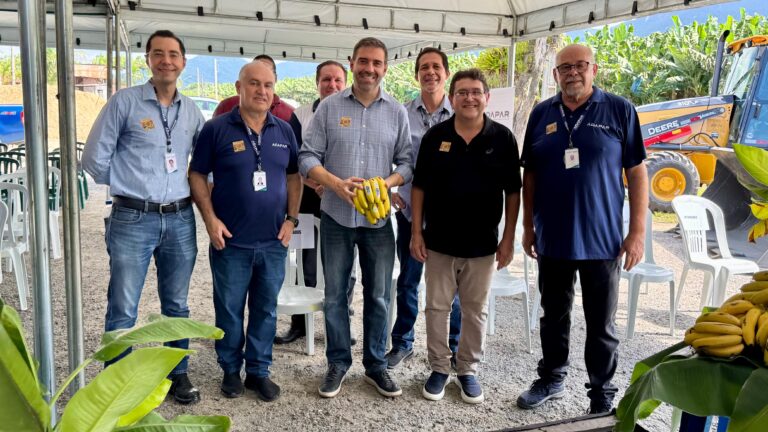 Leia mais sobre o artigo Deputado Denian Couto prestigia produtores de banana em Guaratuba
