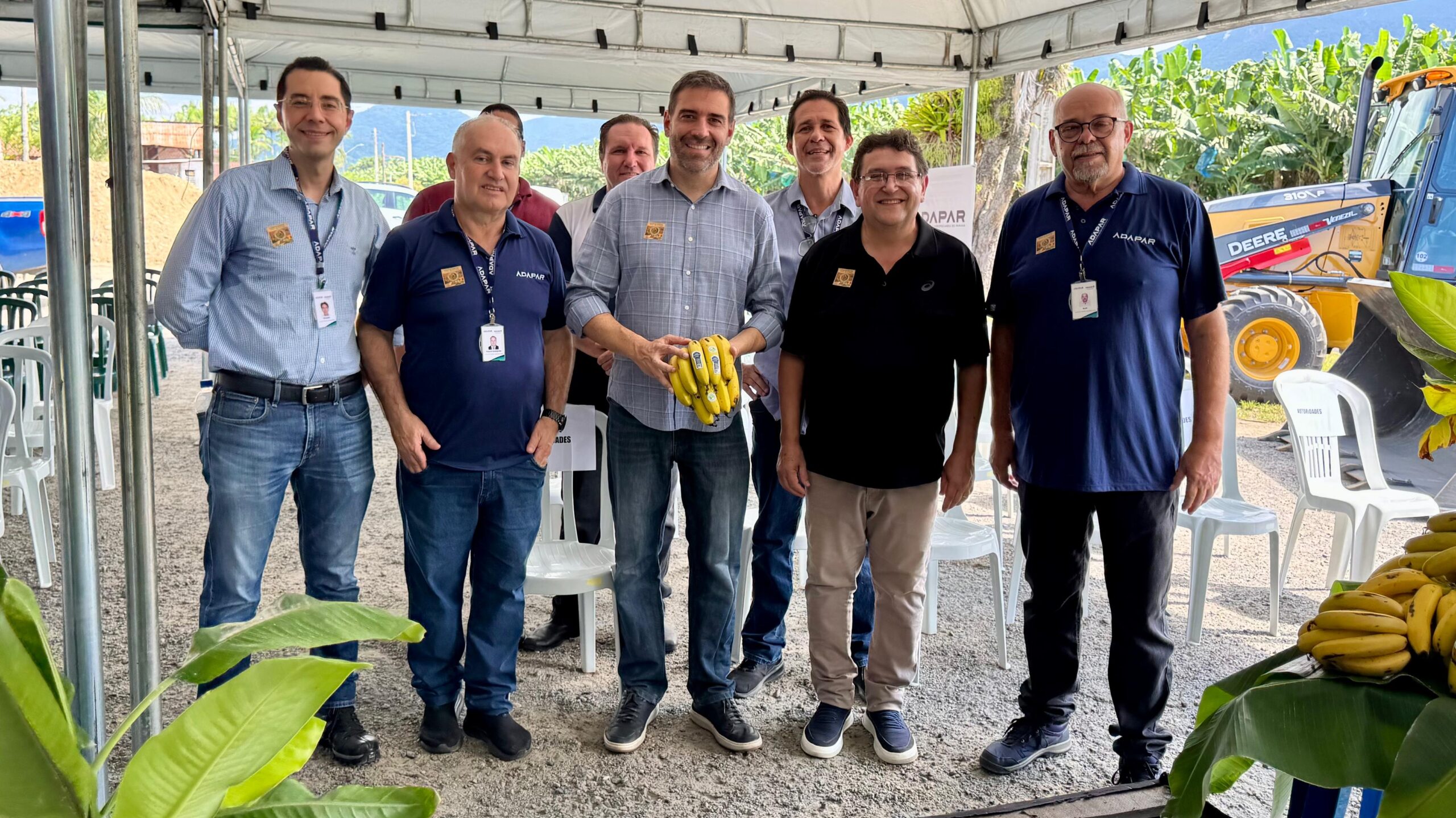 No momento, você está visualizando Deputado Denian Couto prestigia produtores de banana em Guaratuba