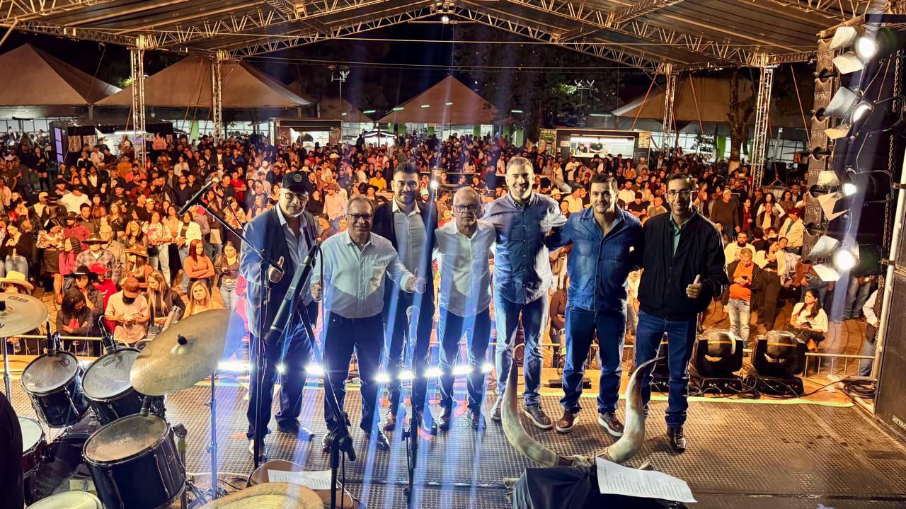 No momento, você está visualizando Denian Couto prestigia a festa e reafirma compromisso com Rio Bom