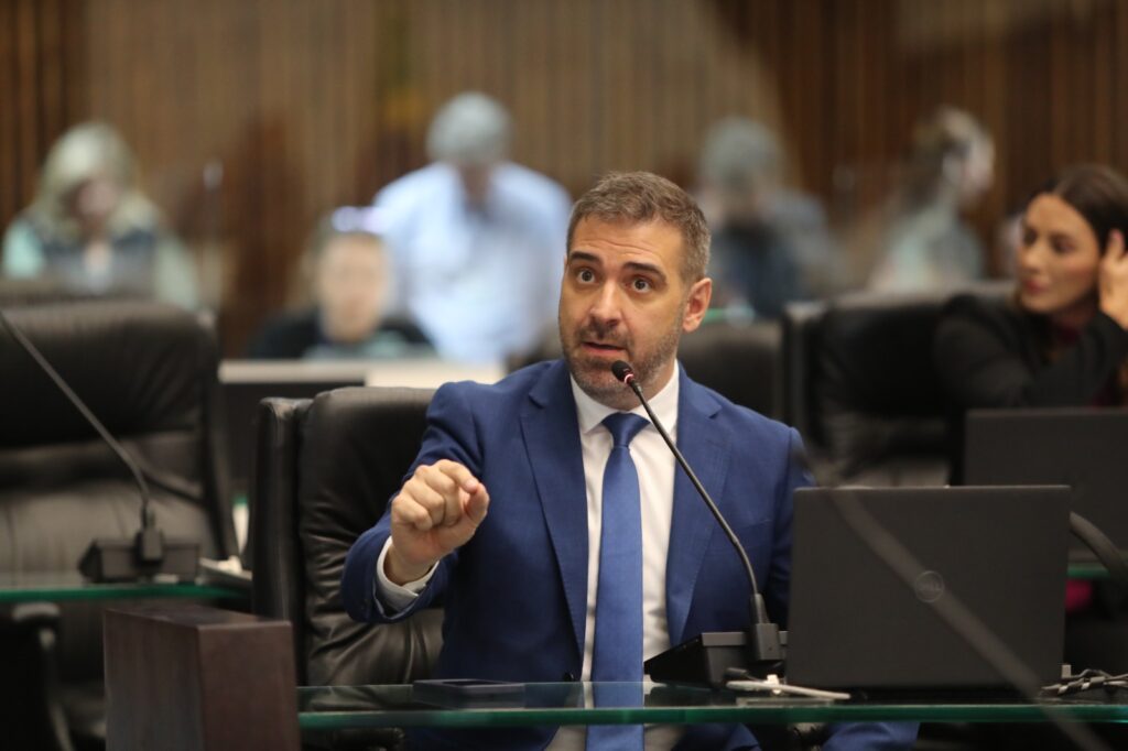 Denian Couto se pronuncia sobre Renato Freitas.